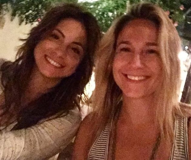 Priscila e Fernanda em momento de felicidade na Grécia (Foto: Reprodução Instagram)
